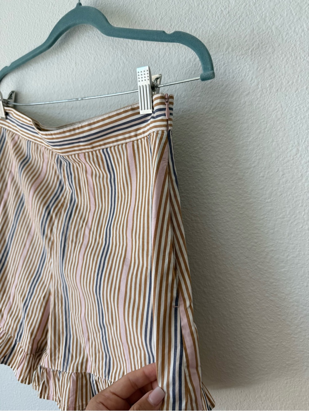 See By Chloe Multicolor Striped Short - Picture 8 of 10